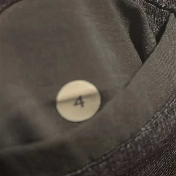 Lululemon Women’s Gray Spring Break Away Short size 4 - Picture 5 of 5